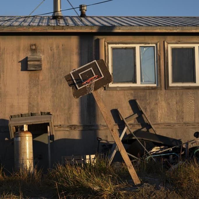 Climate migration: Alaska village resists despite threats
